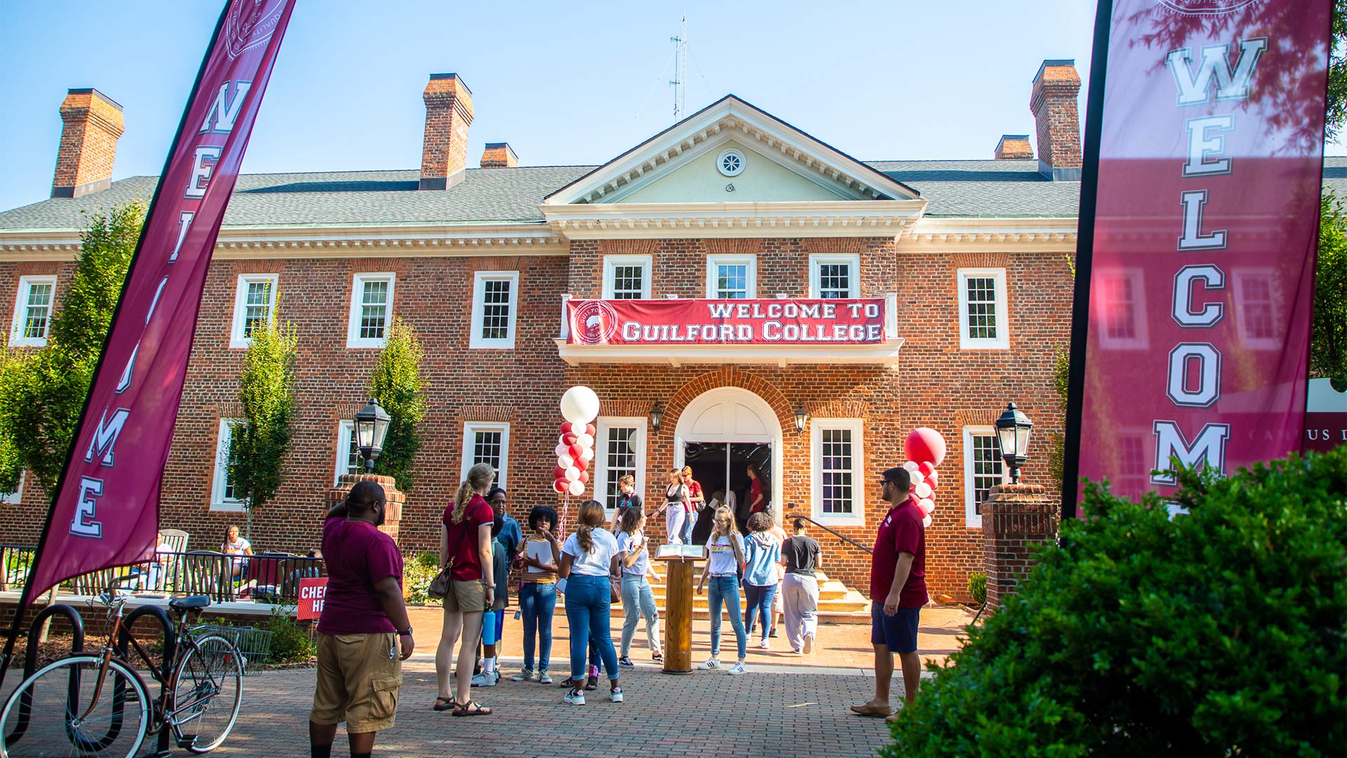 New Guilfordians arrive at check-in at Founders Hall on move-in day.