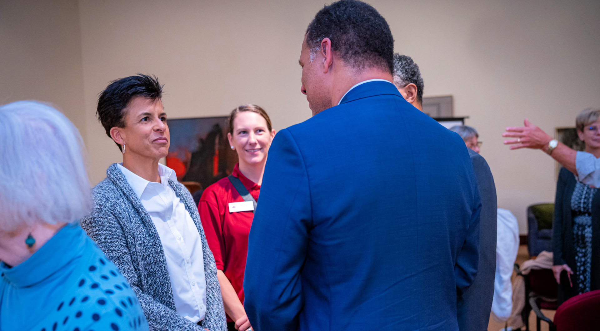 President Kyle Farmbry speaks to a Guilfordian in the Art Gallery.