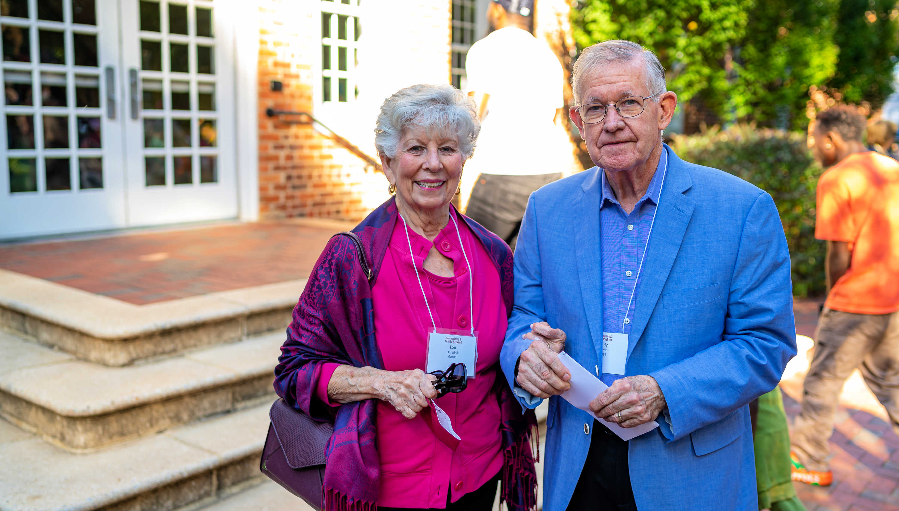 Two Guilfordians take a photo in front of Founders Hall.