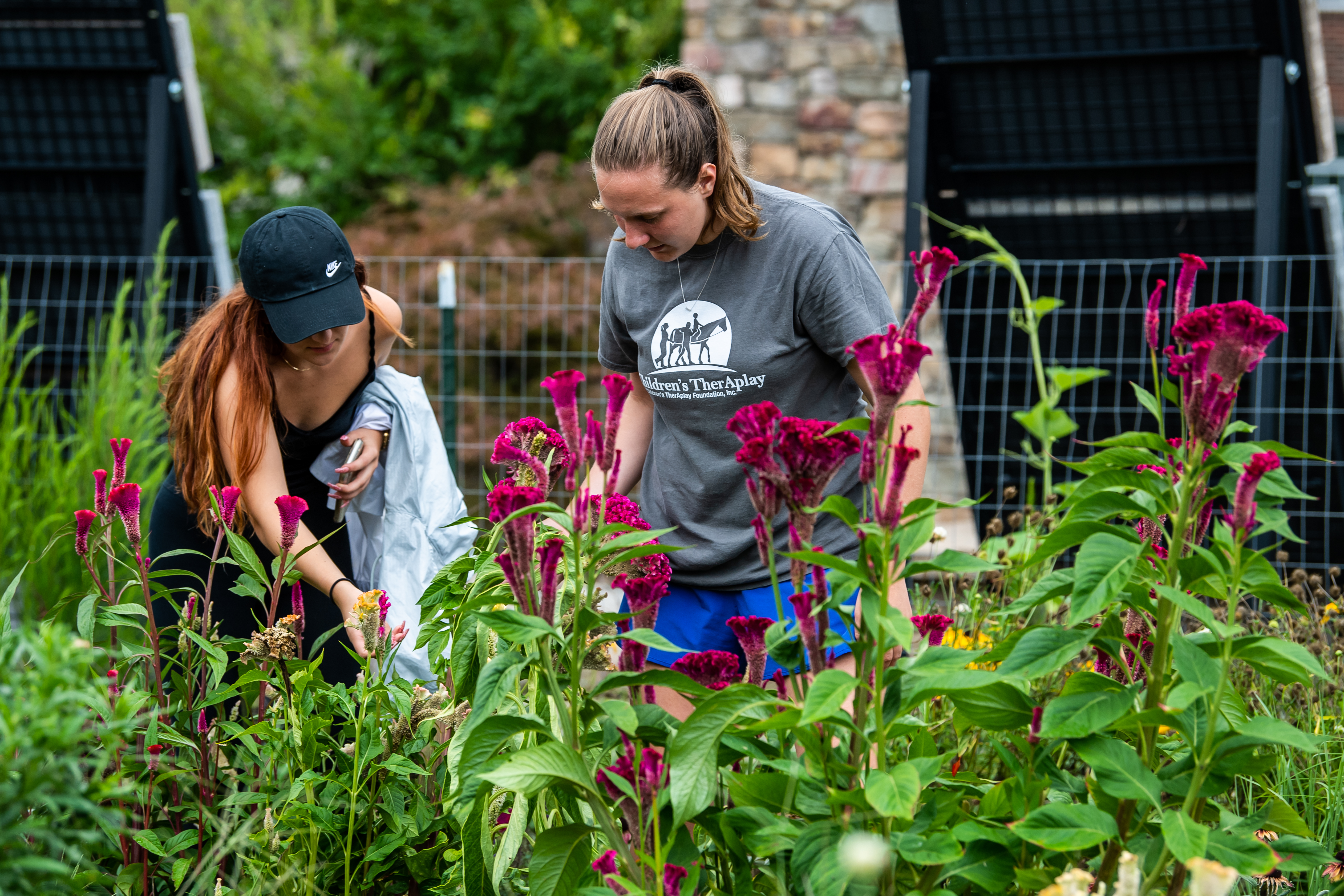 Through discussion, independent and group reflection, experiential learning through hands-on activities (cooking, preserving, gardening) and off-campus site visits, students learned more about land conservation, communion, and connection.