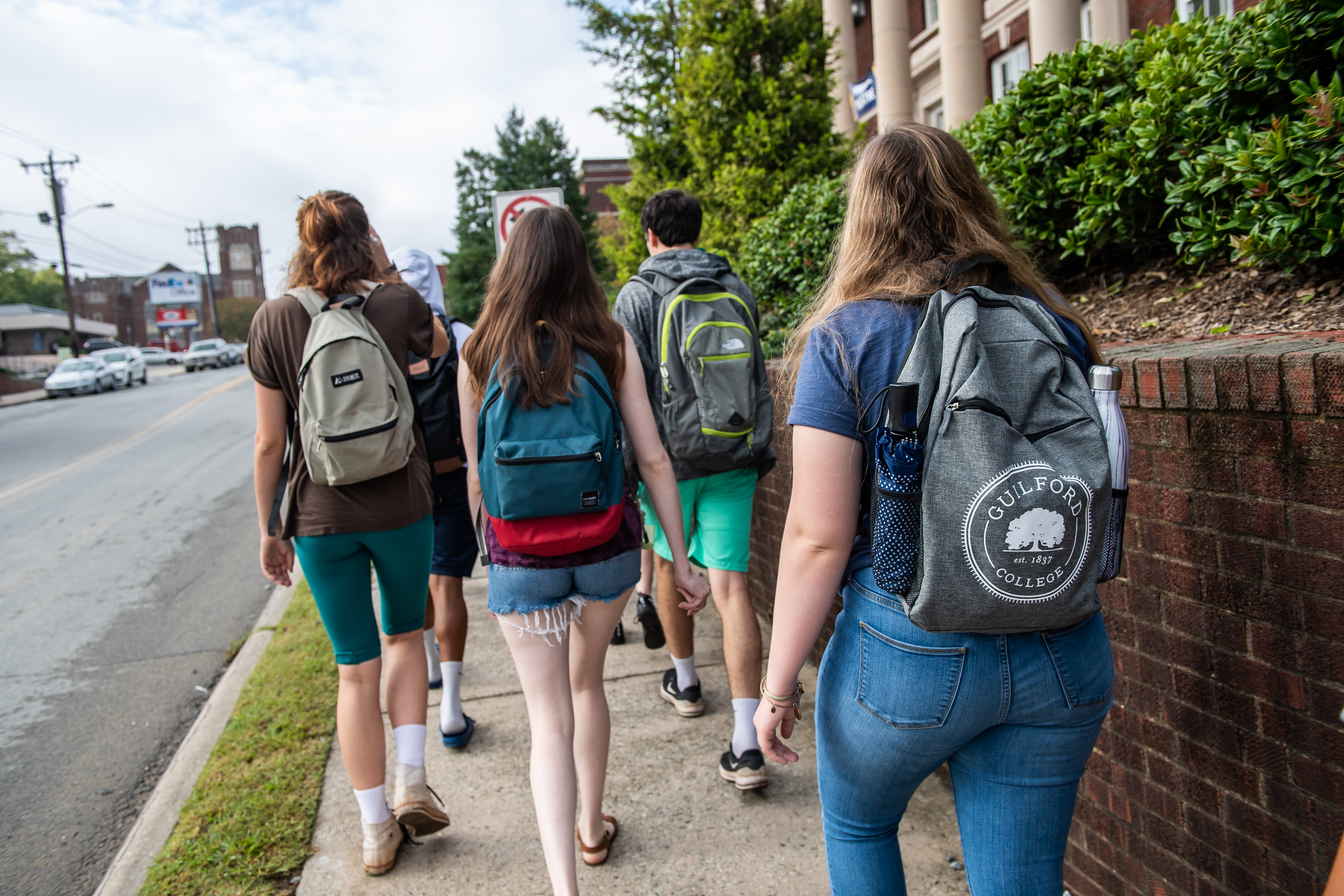 Through site-visits, field trips, readings, films, training and talks by local experts, students learned about forced displacement and how they can support refugee resettlement.